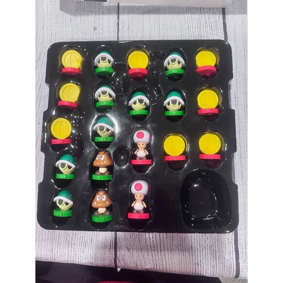 Super Mario Bros Chess Collectors Edition - Picture 4 of 7